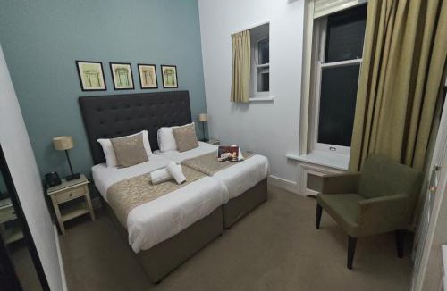 Par Resort | Trenython Manor Resort
