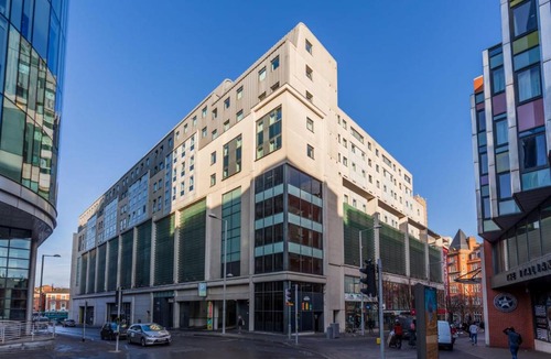 Nottingham City Centre Apartment | Trinity Square in Nottingham