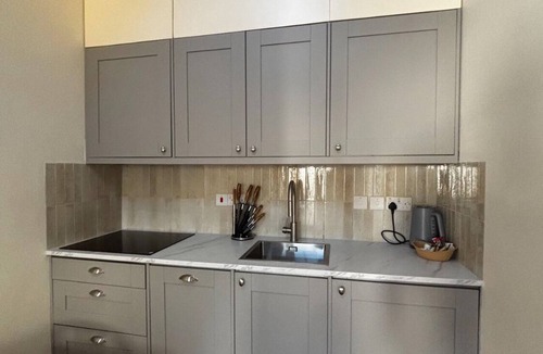 Royston Apartment | Triple Studios - Studio Apartment, Sleeps 3