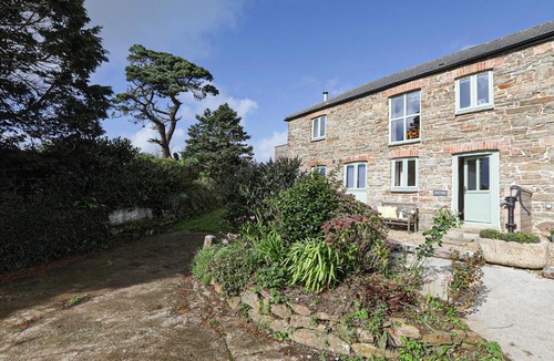 Mount Hawke House | Trotters barn conversion on edge of Mount Hawke