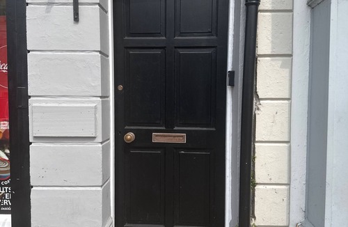 Antrim Apartment | Trustee guest accommodation with Breakfast