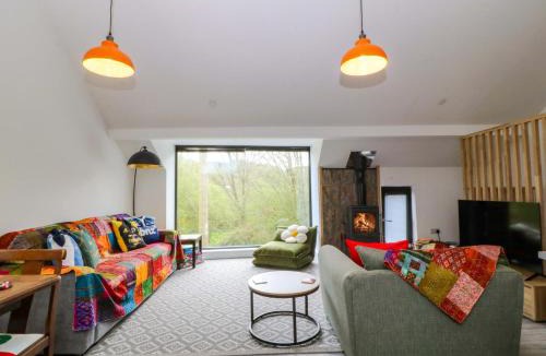 Brynrefail House | Trwyn Cam