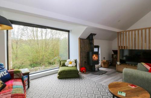 Brynrefail House | Trwyn Cam