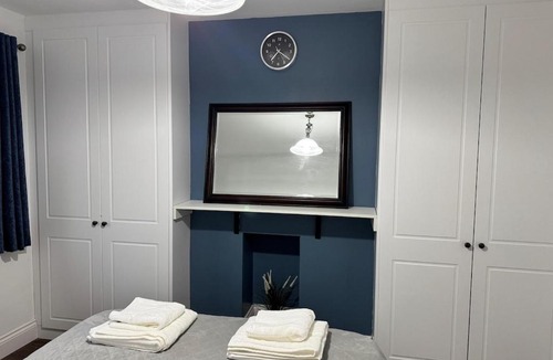 West Twickenham Apartment | Twickenham 1 Bed flat for 4 people Free WIFI & Parking