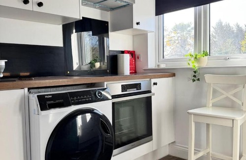 West Twickenham Apartment | Twickenham 1 Bed flat for 4 people Free WIFI & Parking