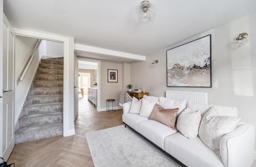 City Centre House | Two, 2-bed cottages, perfect for groups - free parking and pet friendly