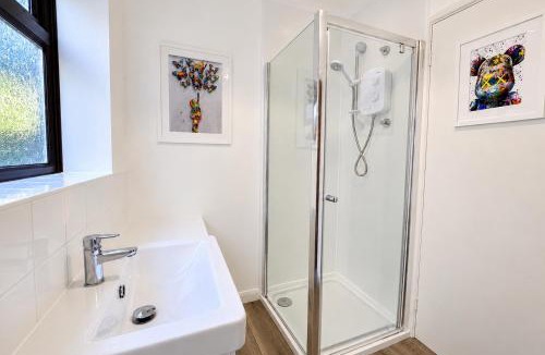 Epping House | Two-Bed Home Near Central Line, Garden & Parking