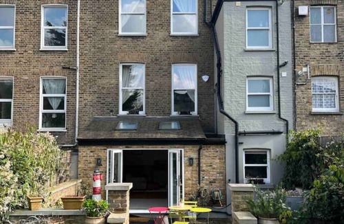 Harringay Apartment | Two bedroom (3 bed) with beautiful private garden