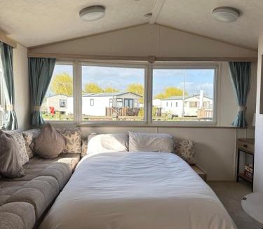 Crowle Other | Two Bedroom Caravan with WiFi on 7 Lakes Country Park