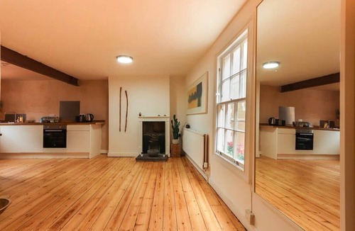 Bristol Floating Harbour House | Two Bedroom Flat on Christmas Steps