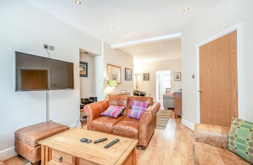 Bont Newydd House | Ty Castell