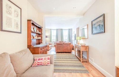Bont Newydd House | Ty Castell