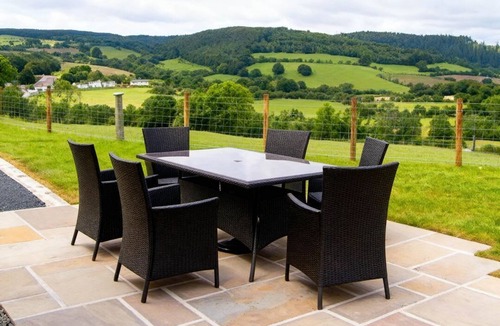 Ruthin House | Tyn Y Celyn Canol, Ruthin
