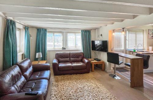 Mold House | Tyn Y Celyn - Uk48801