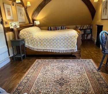 Blandford Forum Bed & Breakfast | Under The Thatch at Rose House