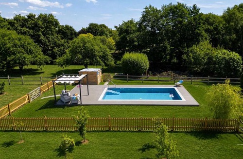 Birdham House | Unique & Comfy Remodelled Railway Carriage