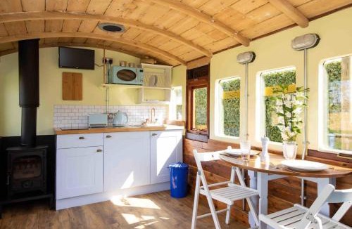 Birdham House | Unique & Comfy Remodelled Railway Carriage