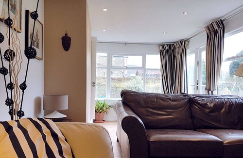 Catford House | Unique group accommodation house in London to sleep 24.