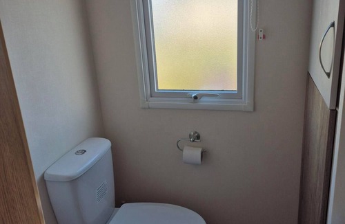 Burnham-on-Sea Cottage | Unity Holiday Resort - Holiday Accommodation A0012