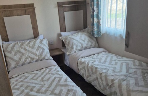 Burnham-on-Sea Cottage | Unity Holiday Resort - Holiday Accommodation A0012