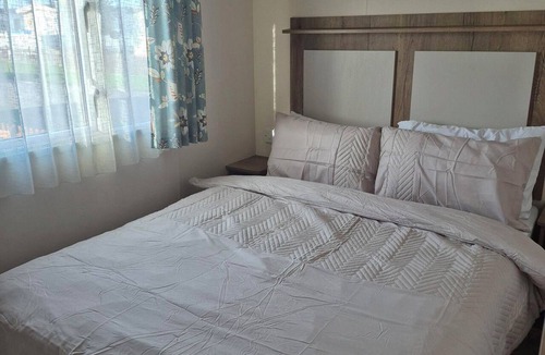 Burnham-on-Sea Cottage | Unity Holiday Resort - Holiday Accommodation A0012