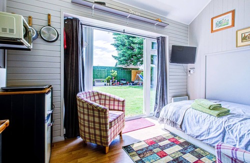Upper Beeding Apartment | Upper Beeding Retreat: Cozy Self-Contained Garden Studio