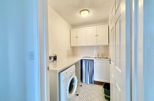 Kingsbridge Apartment | Upper Deck 2 Bedroom Apartment with Parking & Balcony