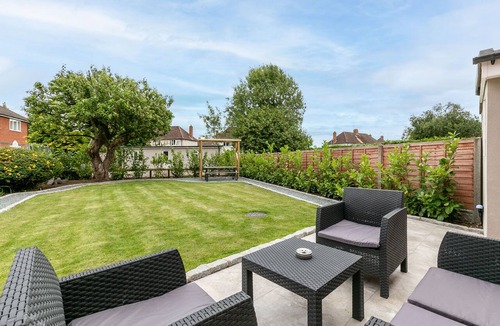Reading Apartment | Upper Duplex Apartment w/Garden & Parking