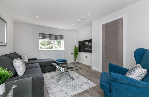 Reading Apartment | Upper Duplex Apartment w/Garden & Parking
