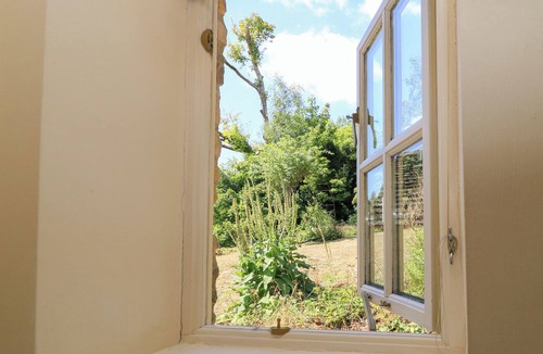 Coln St Aldwyns Cottage | UPPER MILL BARN, family friendly, with a garden in Coln St Aldwyns