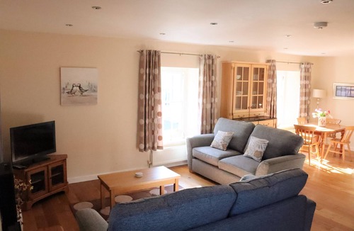Pembroke Apartment | Upper Old Farmhouse, Portclew Cottages