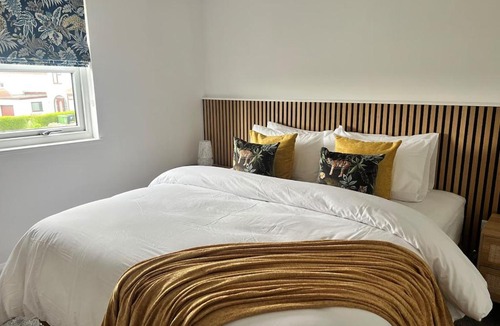 Keynsham Apartment | Upper Valley View