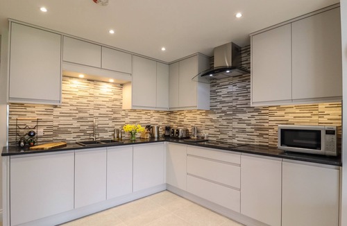 Mount Bures House | VALLEY VIEW, pet friendly, with hot tub in Pebmarsh