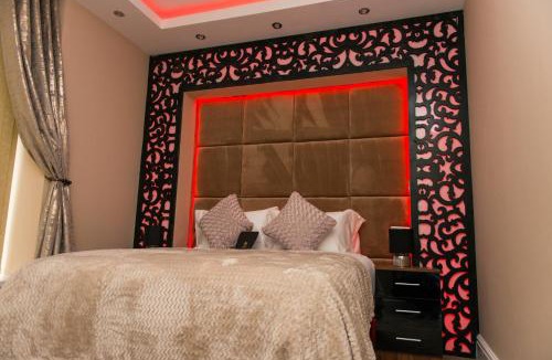 Huddersfield Apartment | Velmora Suites