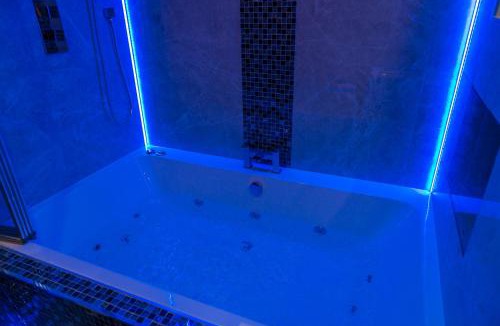 Huddersfield Apartment | Velmora Suites