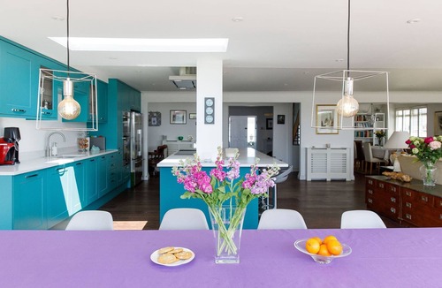 East Wittering House | Vibrant Seafront Home With Seasonal Pool