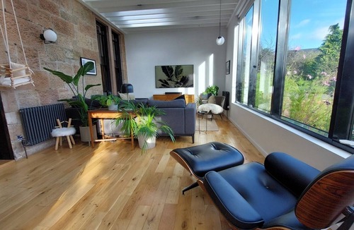 Glasgow House | Victorian Villa in Leafy Suburb with Sauna and Hot tub