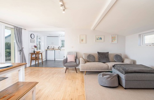 Pembroke Cottage | Vista Mar, Holiday Cottage Freshwater East, Sleeps 6, 3 bedrooms, bathrooms