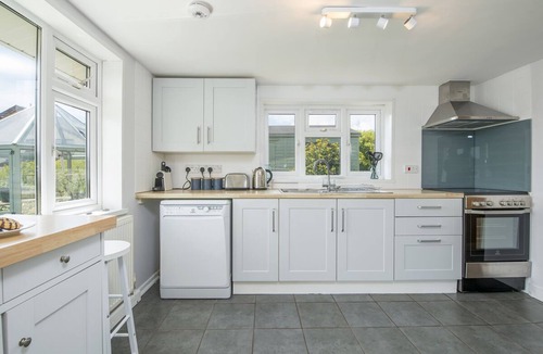 Pembroke Cottage | Vista Mar, Holiday Cottage Freshwater East, Sleeps 6, 3 bedrooms, bathrooms