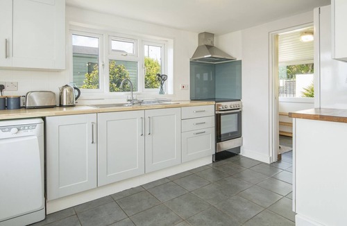 Pembroke Cottage | Vista Mar, Holiday Cottage Freshwater East, Sleeps 6, 3 bedrooms, bathrooms