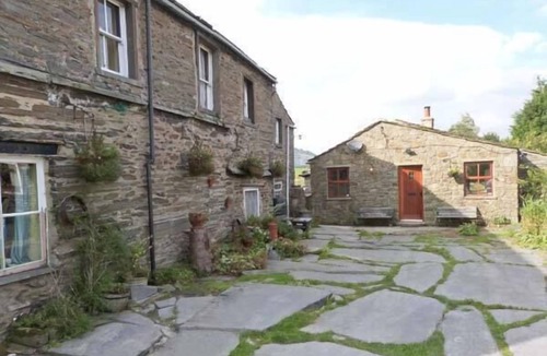 Horton in Ribblesdale Cottage | WAGON HOUSE, pet friendly, with open fire in Helwith Bridge
