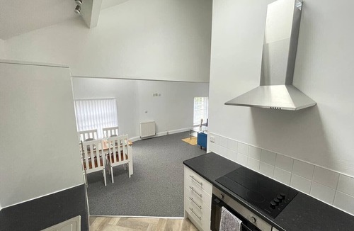 Chinatown Apartment | Walk to Everything | Sleeps 4 | 2 Bed | Bold St