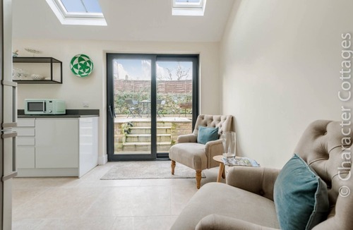 Burford Cottage | Wall Cottage