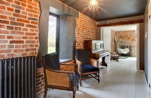 Toft Monks House | Walnut Barn - Four Bedroom House, Sleeps 8
