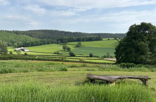 Presteigne House | Walnut Tree Lodge WITH hot tub