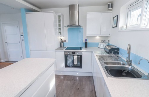 Portreath Cottage | WARLEGGAN, pet friendly, with pool in Portreath