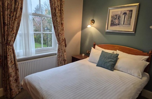 Shepperton Hotel | Warren Lodge