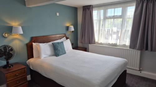 Shepperton Hotel | Warren Lodge