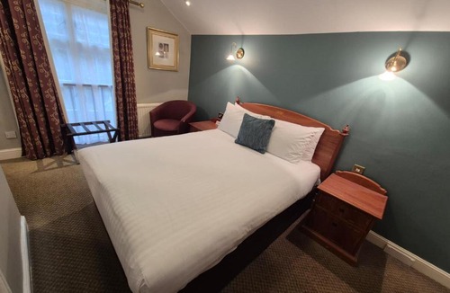 Shepperton Hotel | Warren Lodge