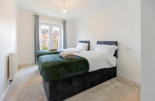 Warrington Apartment | Warrington Contractor Retreat - Pool Table, Large Garden & Parking